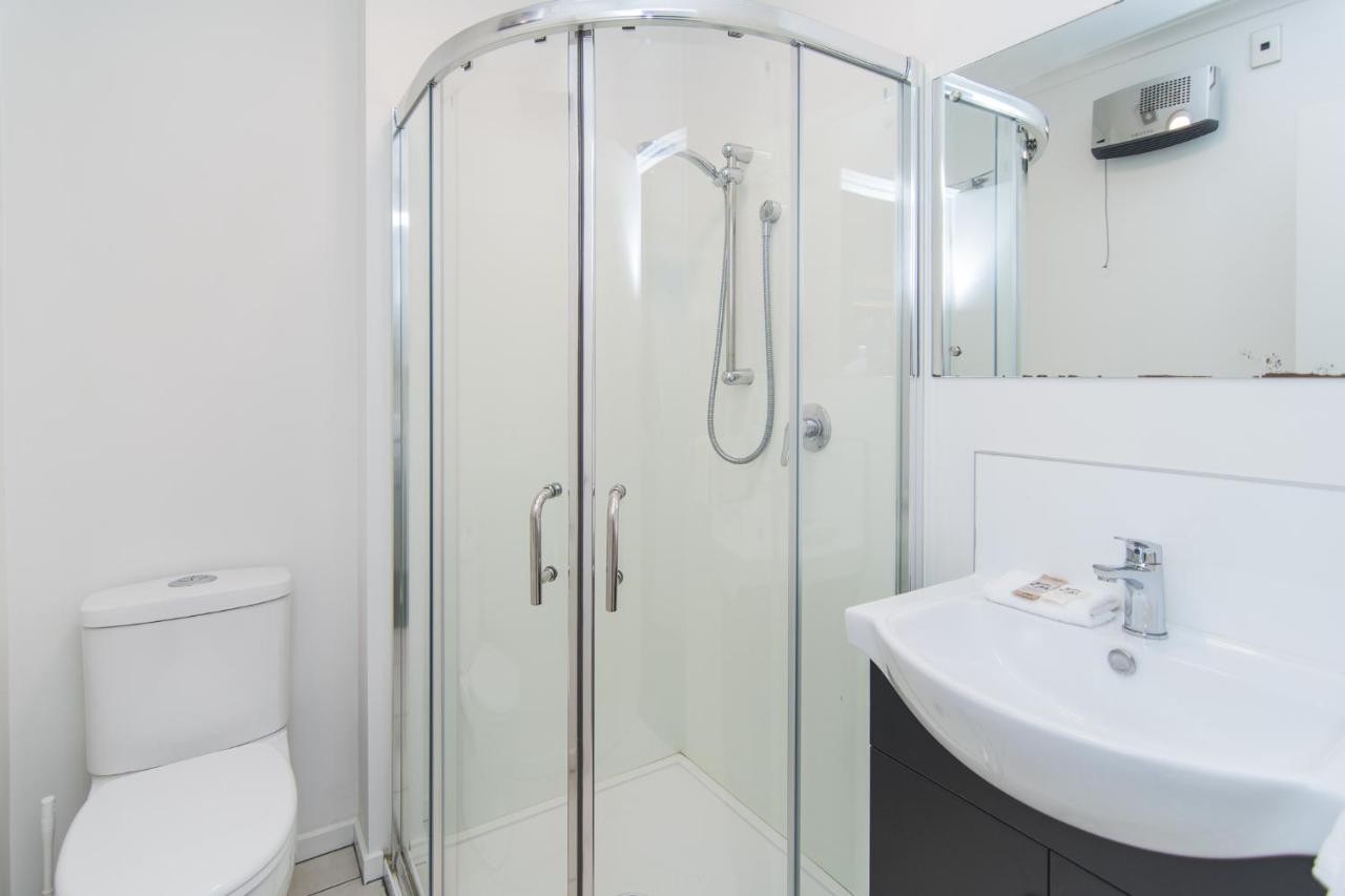 The Hibernian Studio Apartments - 4 Latter Street Тімару Екстер'єр фото